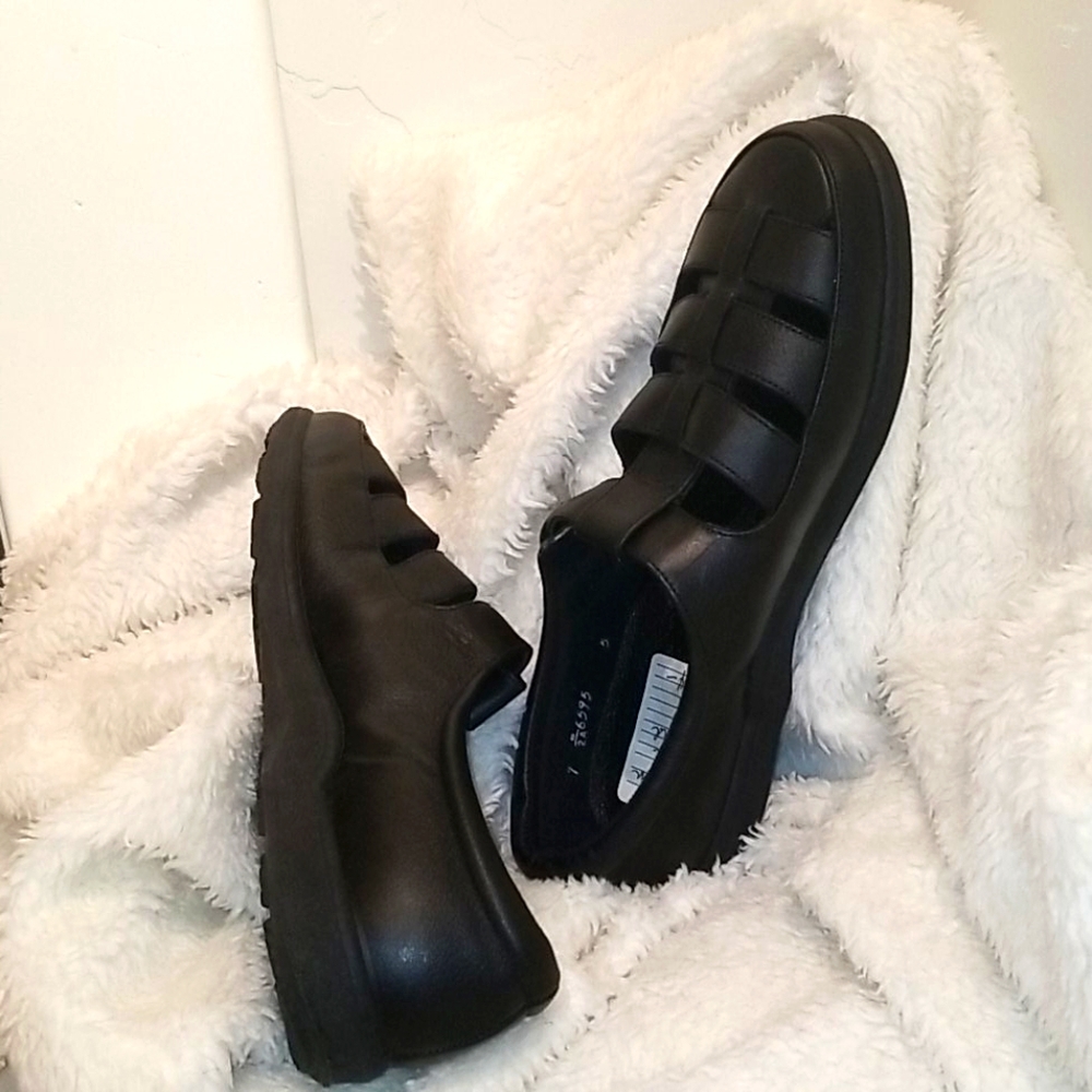 4 strap, blk leather, Vienna